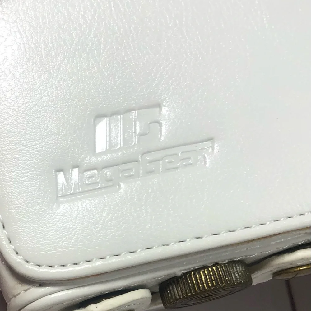 III5 MegaGear White Leather Camera Case w/Strap